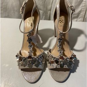 Vince Camuto beige metallic leather sandals with rhinestones size 8.5 NWT